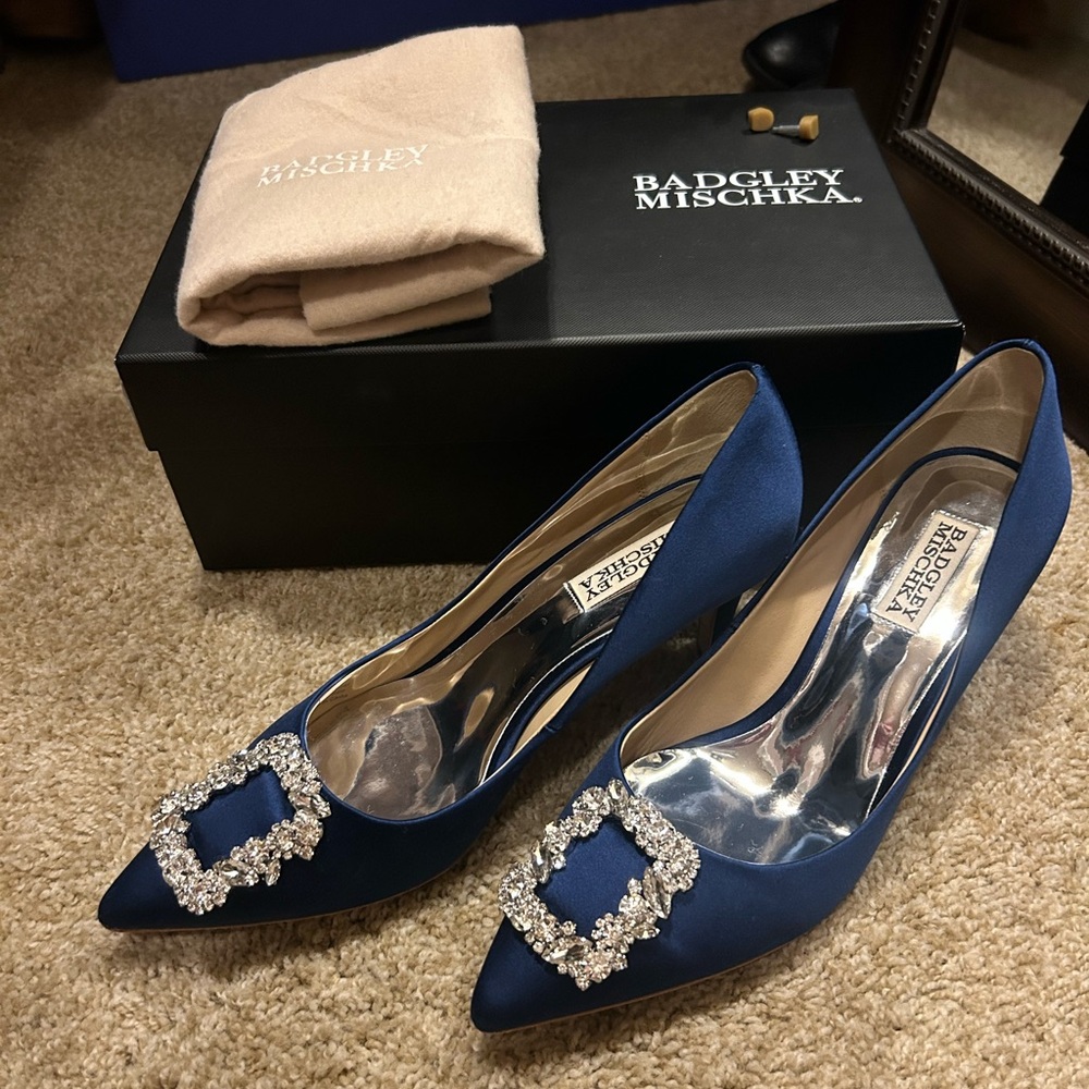 Badgley Mischka Blue Heels Carrie Crystal Embellished Pump in size 8